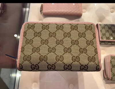 GUCCI古奇 · 米色GG粉色钱包